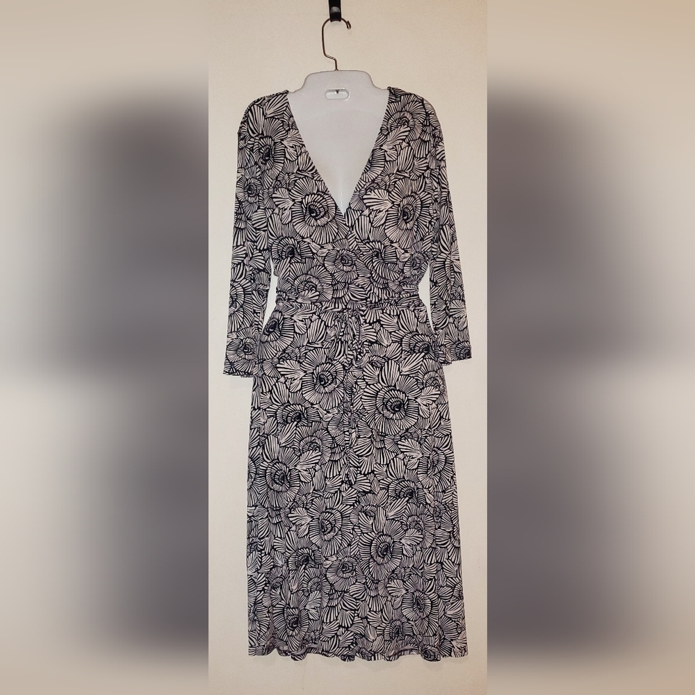 ✨️White-Navy Wrap Dress